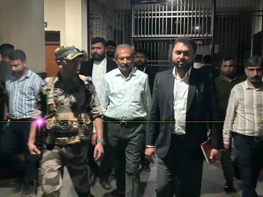 CG News: छत्तीसगढ़ में ED का बड़ा एक्शन, केके श्रीवास्तव को 7 अगस्त तक रिमांड, 300 करोड़ के लेन-देन की जांच