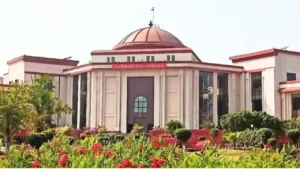 CG News: पेंशन और सेवा लाभ में देरी पर हाईकोर्ट सख्त, सरगुजा कलेक्टर को अवमानना नोटिस