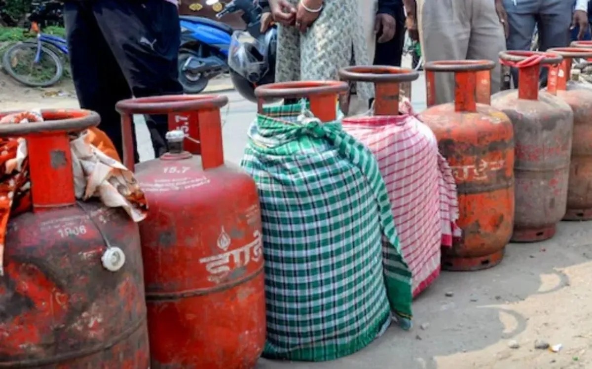 CG News: छत्तीसगढ़ में LPG कनेक्शन का संकट, अब 5000 रुपए में मिलेगा 10 किलो का प्रीमियम सिलेंडर