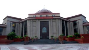 CG News: छत्तीसगढ़ हाईकोर्ट का बड़ा फैसला, प्रभारी DEO-BEO पद पर सिर्फ वरिष्ठता का दावा नहीं