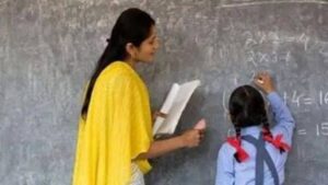 CG News: छत्तीसगढ़ में 700 शिक्षकों का तबादला, जारी हुई नई ट्रांसफर लिस्ट