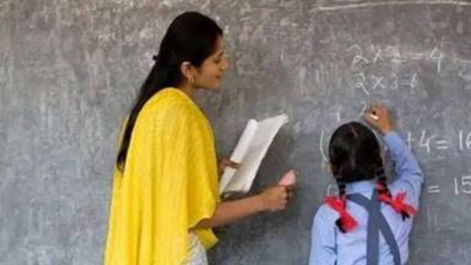 CG News: छत्तीसगढ़ में 700 शिक्षकों का तबादला, जारी हुई नई ट्रांसफर लिस्ट