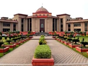 CG News: हाईकोर्ट के आदेश का पालन नहीं करने पर सरगुजा कमिश्नर को नोटिस, पेंशन मामले में कार्रवाई