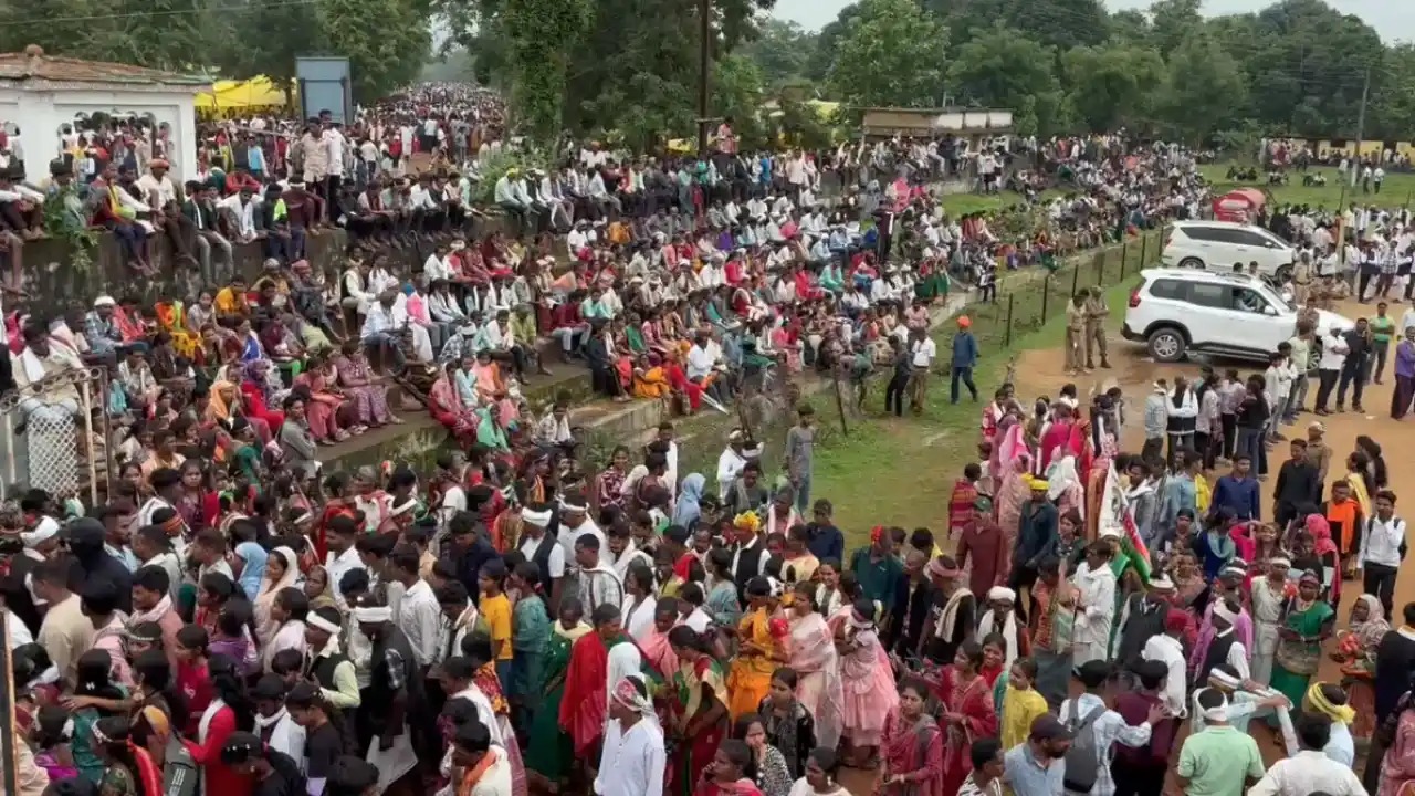 CG News: विश्व आदिवासी दिवस पर अंतागढ़ में उमड़ा जनसैलाब, 15 सूत्रीय मांगों को लेकर उठी आवाज