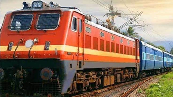 CG News: रायगढ़-बिलासपुर मेमू की लेटलतीफी से यात्री परेशान, ढाई घंटे का सफर 5 घंटे में हुआ पूरा