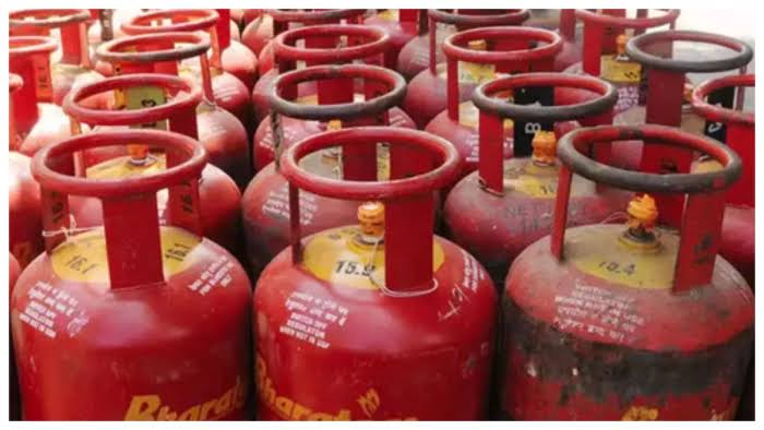 CG News: छत्तीसगढ़ में LPG ग्राहकों के लिए जरूरी खबर, e-KYC नहीं कराने पर रुक सकता है सब्सिडी का लाभ