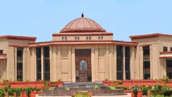 CG News: छत्तीसगढ़ में शिक्षक और सहायक शिक्षक भर्ती परीक्षा पर हाईकोर्ट ने लगाई रोक, दिव्यांगों के आरक्षण में गड़बड़ी का आरोप