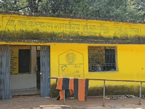 CG News: छत्तीसगढ़ में स्कूली व्यवस्था पर सवाल, गणित का सवाल न हल करने पर छात्रा की पिटाई, झाड़ू लगाते बच्चों का वीडियो वायरल