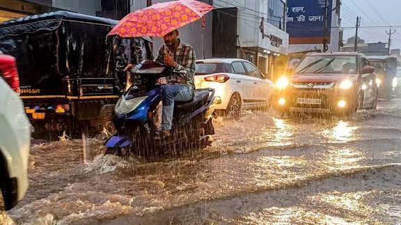 CG News: छत्तीसगढ़ के दक्षिणी हिस्सों में आज बारिश और वज्रपात की चेतावनी, रायपुर समेत बाकी जिलों में रहेगा शुष्क मौसम